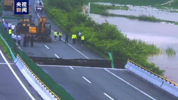 受降雨影响 黑龙江一高速公路桥梁发生部分塌陷 两车坠入