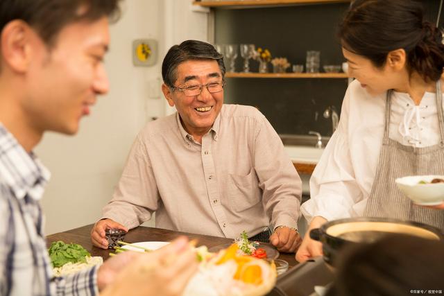 日本45岁男子20年存467万元，每天吃白饭咸菜，自己将提前退休